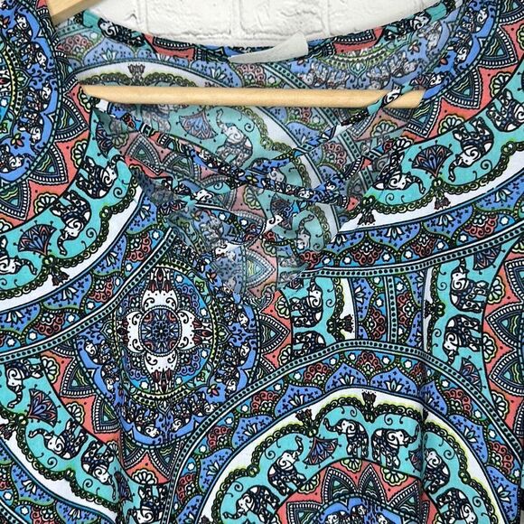 Free Kisses Women’s Cold Shoulder Elephant Print Shirt Blouse Top Size small - Picture 2 of 7